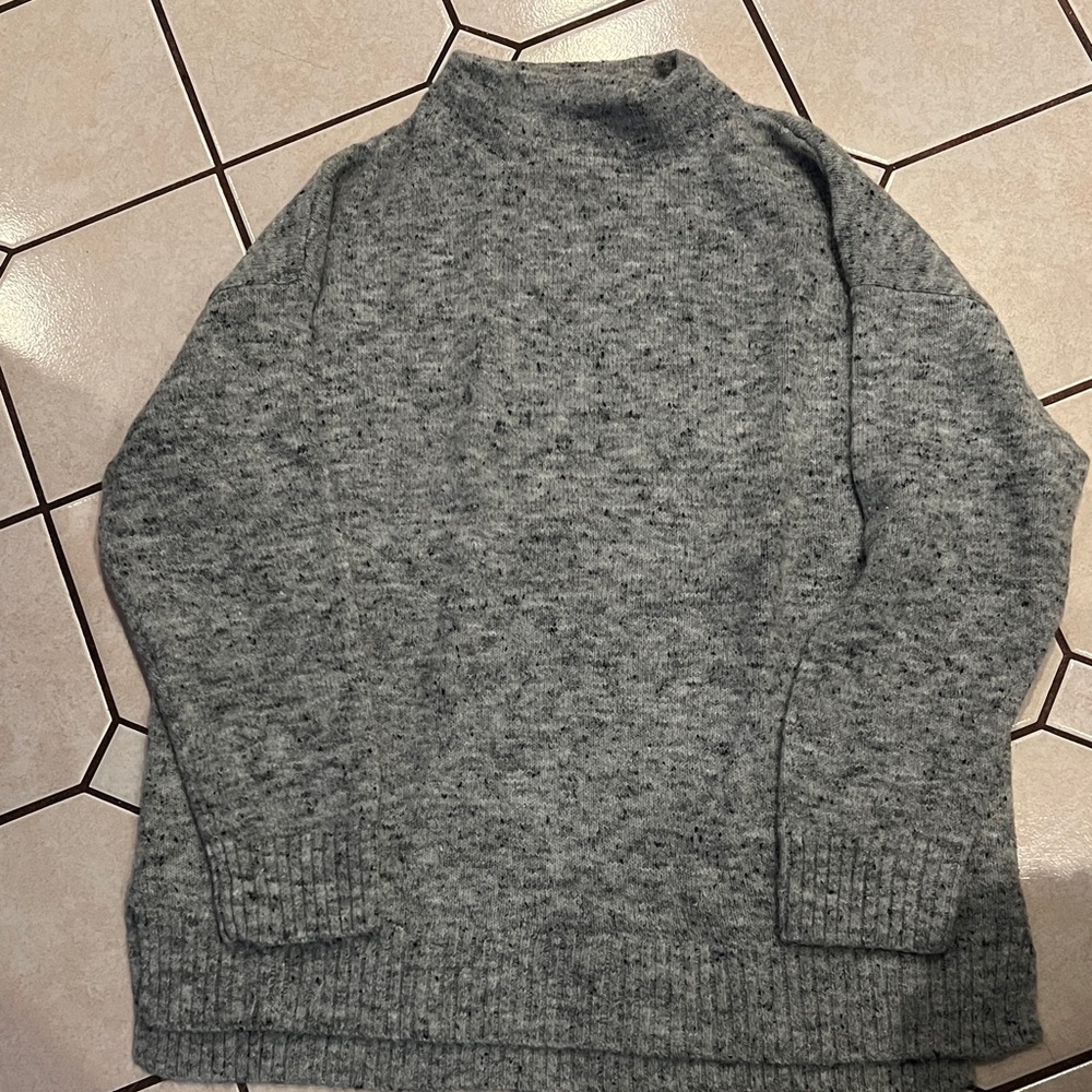 Women’s Turtleneck Sweater in Heather Gray